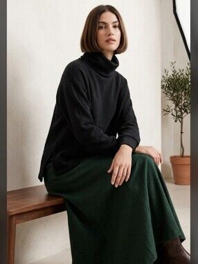 BANANA REPUBLIC BLACK TURTLENECK SWEATER SOFT BASIC MINIMALIST XS